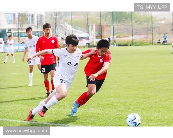 足球明星帅气男孩的魅力瞬间与青春活力的完美结合