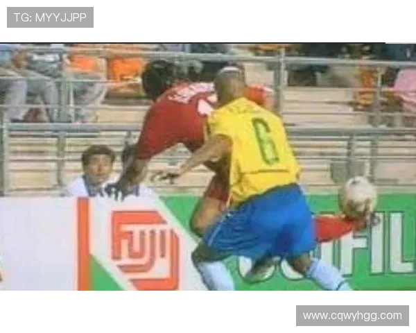 足球明星在蓝色背景下的精彩出场瞬间展现魅力与风采 足球明星在蓝色背景下的精彩出场瞬间展现魅力与风采